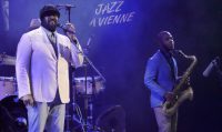 Jazz à Vienne – Greg Porter, le colosse à la voix de velours, mi-miel, mi-soul