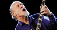 Jazz à Vienne – Une rare paire de guitares : John McLauglin et John Scofield