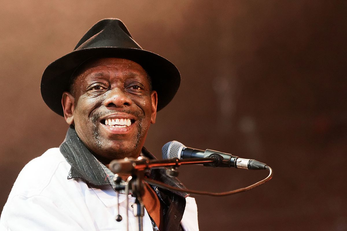 1200px-Lucky_Peterson_-_Festival_du_Bout_du_Monde_2016_-_024