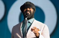 Jazz à Vienne : Greg, le baryton géant au passe-montagne revient en compagnie de Nat King Cole..