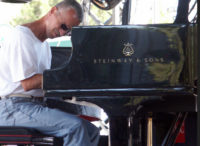 Keith Jarrett : ECM réédite 5 concerts d’anthologie en solo enregistrés il y a 45 ans au Japon