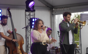 La pluie a joué des claquettes : malgré une fin écourtée, le Jazz’Fest Chiroubles a attiré plus de 700 festivaliers pour sa 2ème édition