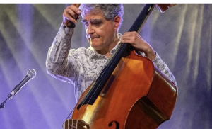 Portrait : Renaud Garcia-Fons en concert à la rentrée à Sainte-Colombe (Rhône)