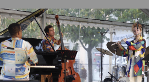 Brèves de Jazz-Annulation de l’édition 2025 de Jazz sur les places ; Symphonie pour batteries seules ; Le Jazz africain fait le plein à Fourvière ; Vienne habillée en Jazz